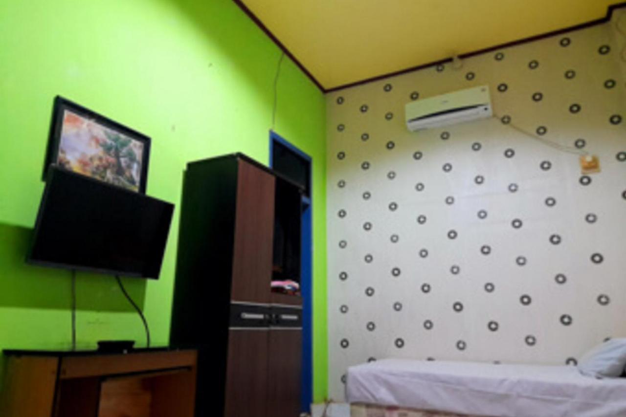 Baubau Hotel Rosichan Bau Bau Mitra Reddoorz מראה חיצוני תמונה