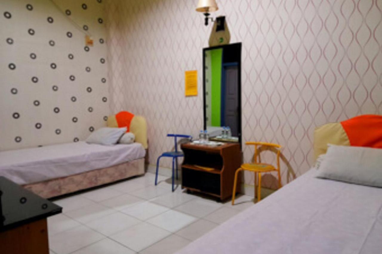 Baubau Hotel Rosichan Bau Bau Mitra Reddoorz מראה חיצוני תמונה